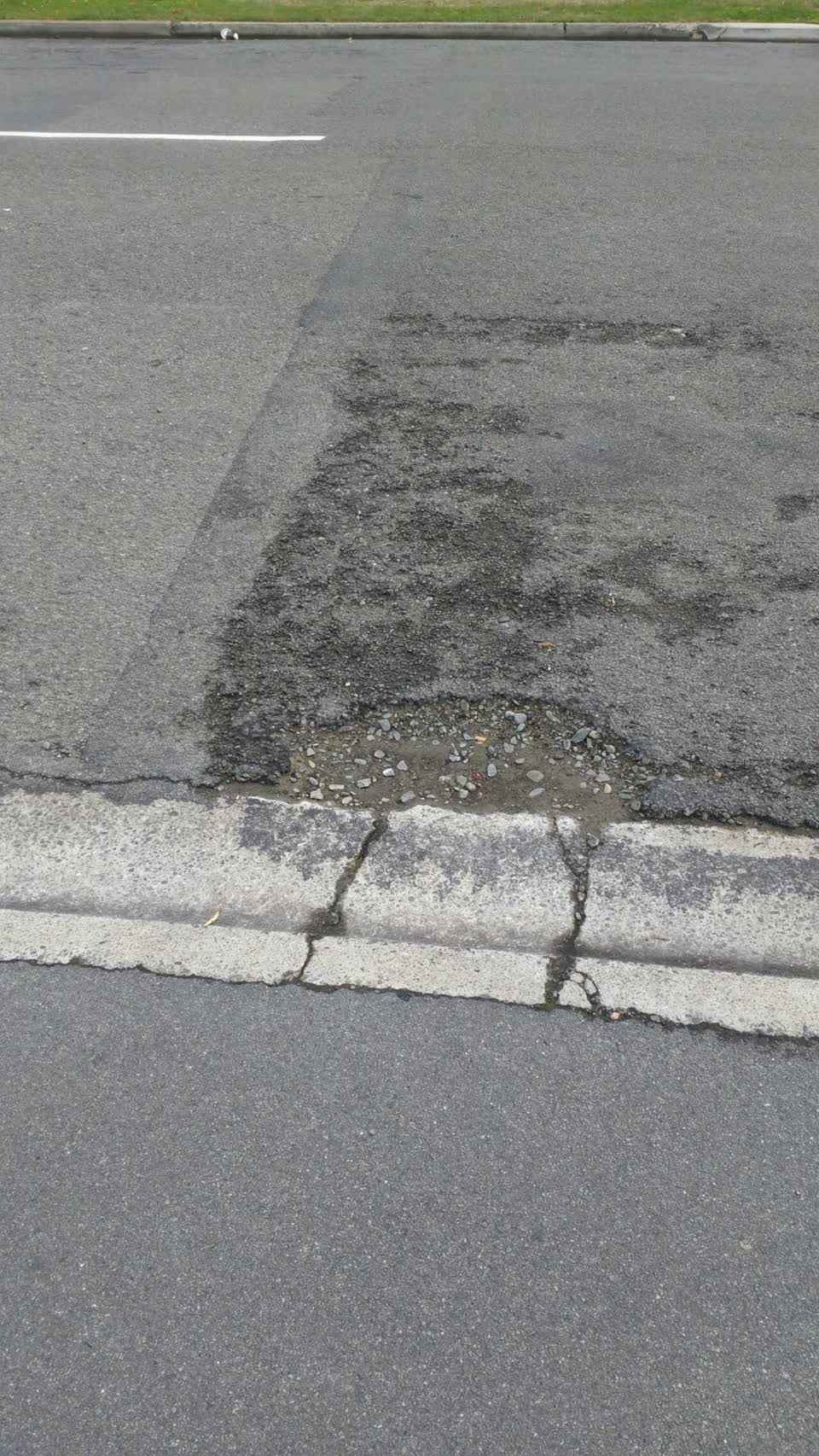 The photograph attached to this roading/streets report