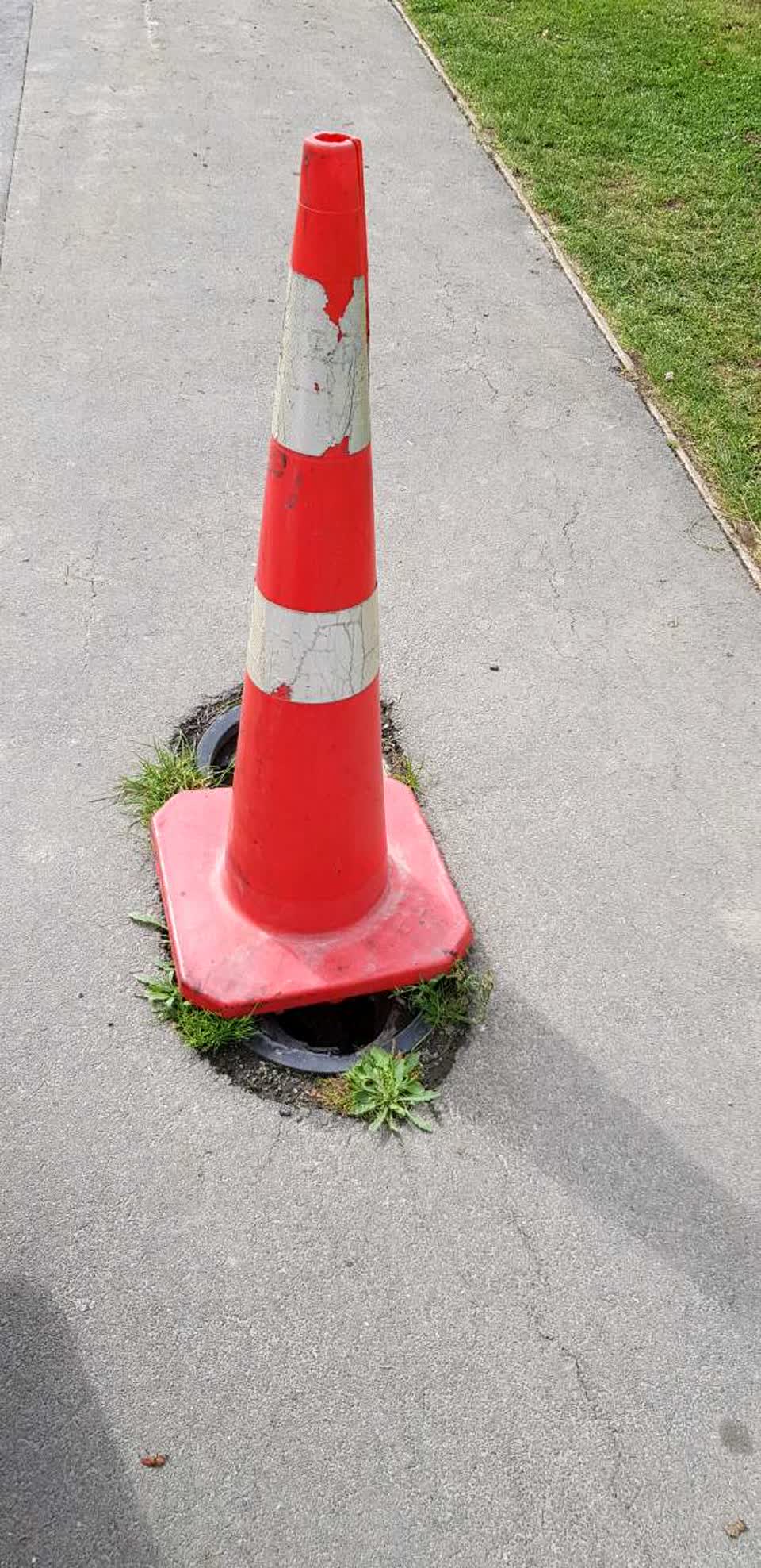 The photograph attached to this roading/streets report
