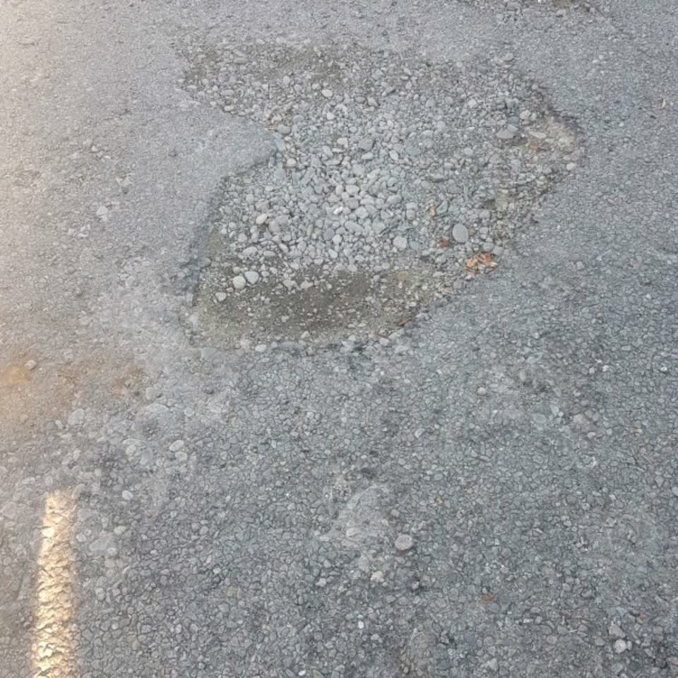 The photograph attached to this roading/streets report