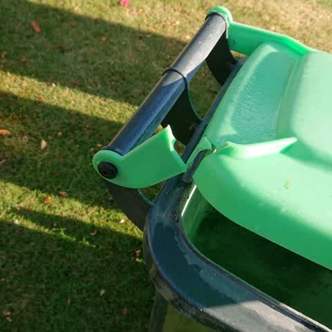 Rubbish/Recycling, a report photo