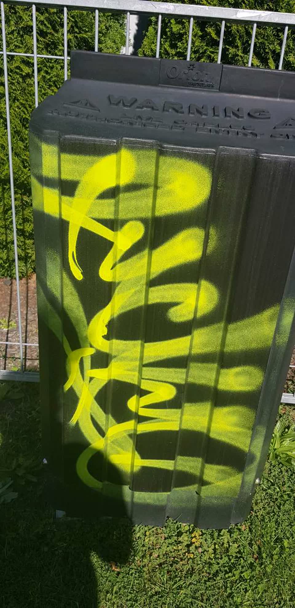 The photograph attached to this graffiti report