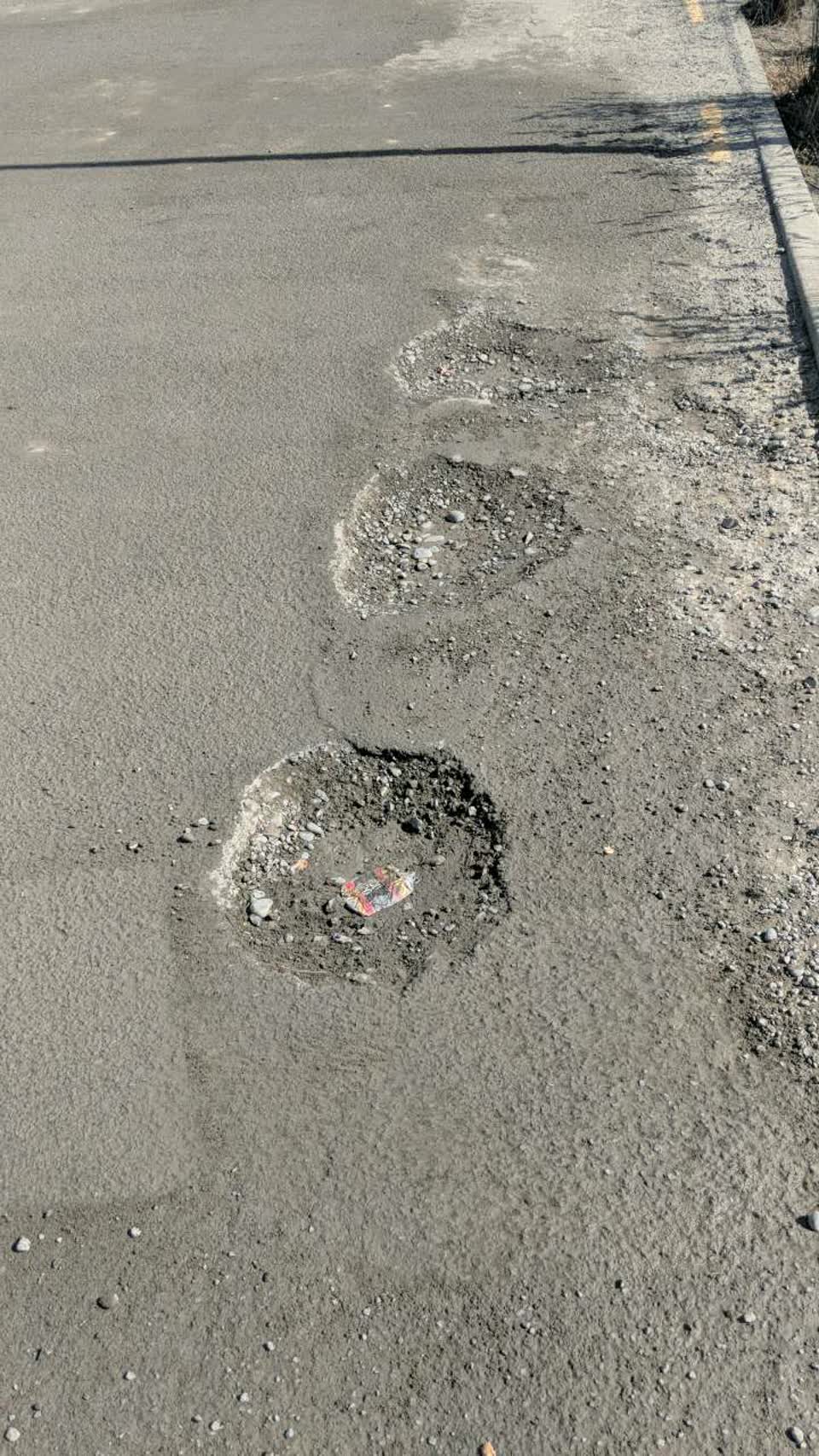 The photograph attached to this roading/streets report
