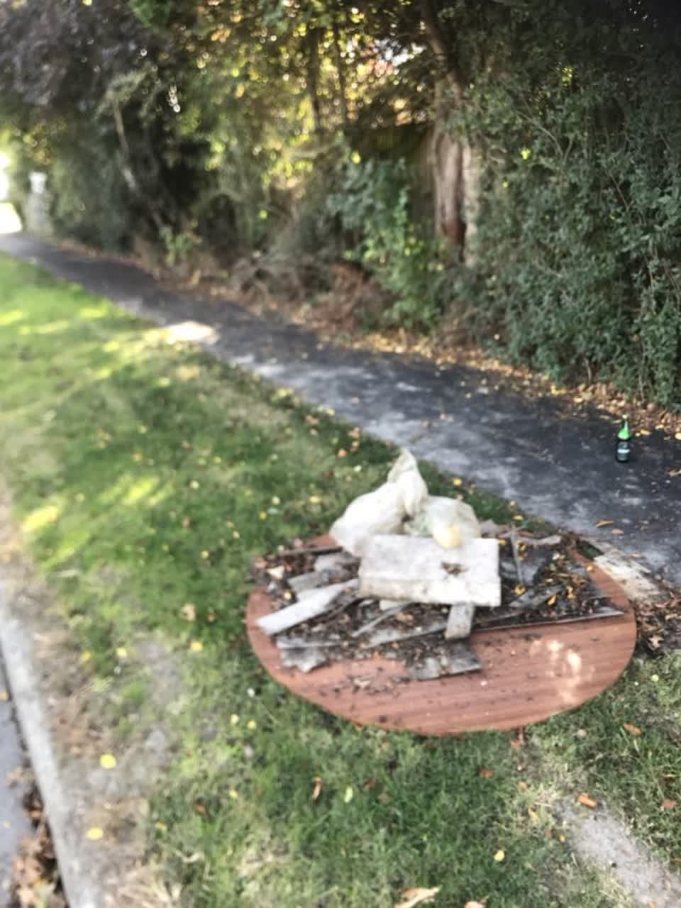 The photograph attached to this rubbish/recycling report