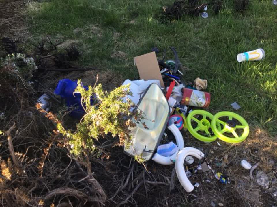 The photograph attached to this rubbish/recycling report