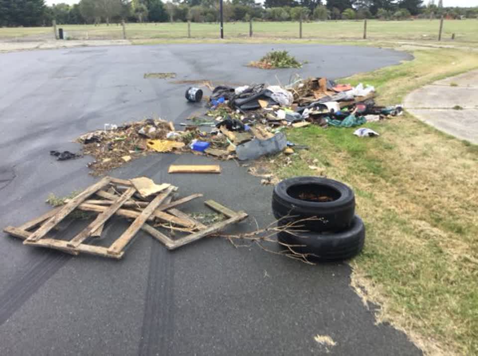 The photograph attached to this rubbish/recycling report