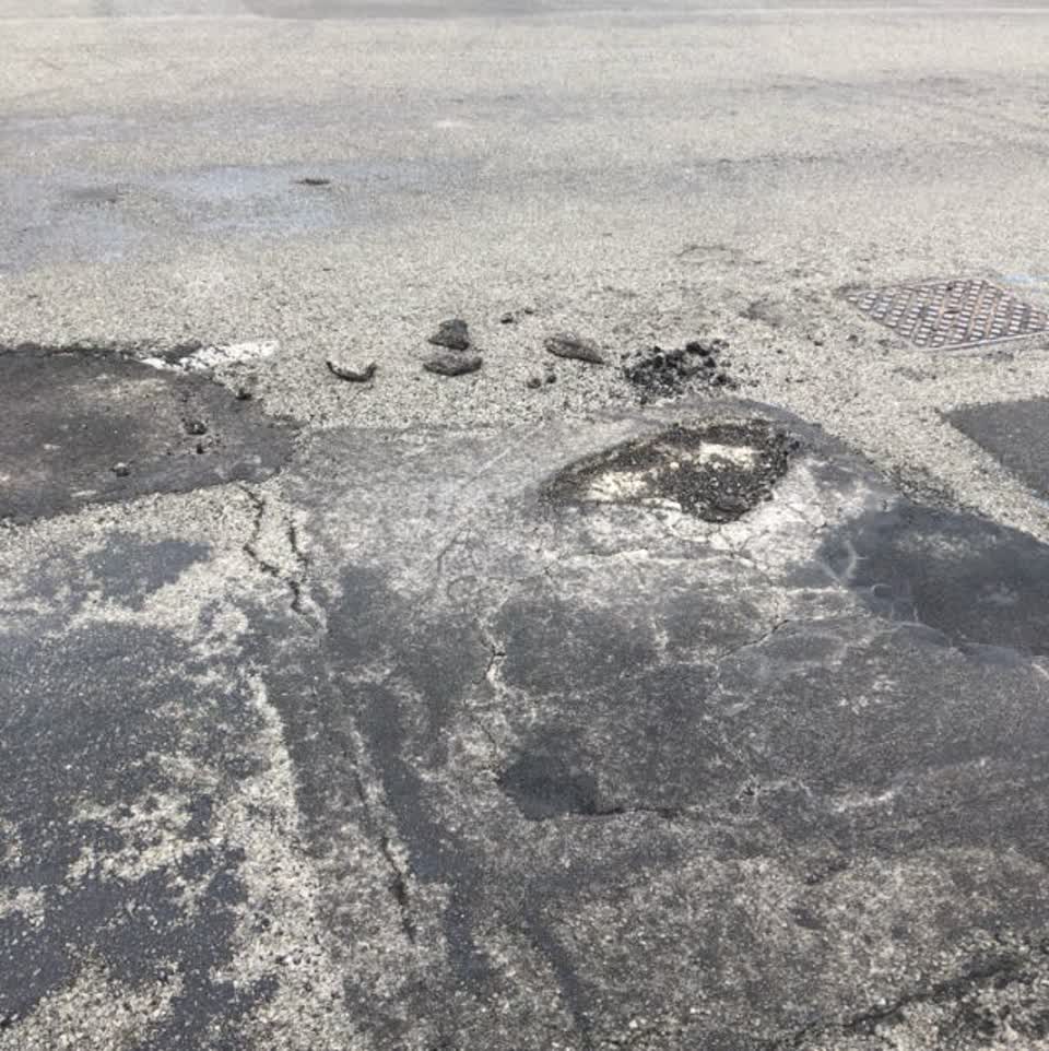 The photograph attached to this roading/streets report