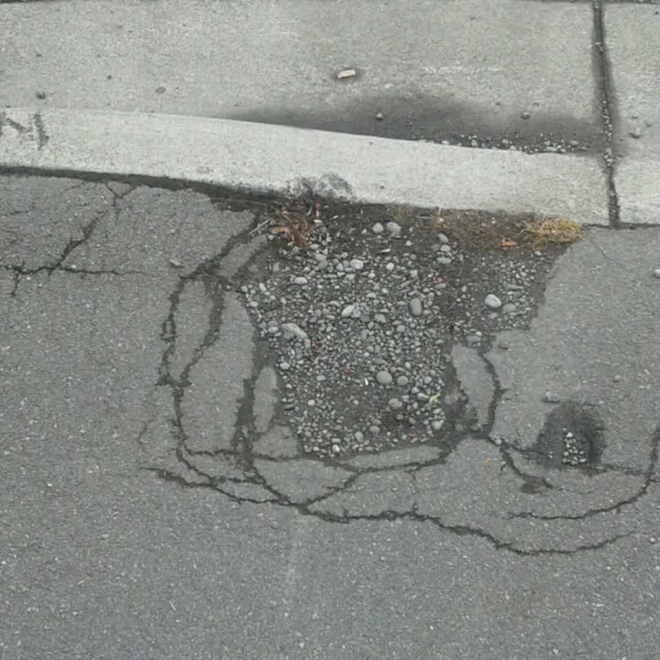 The photograph attached to this roading/streets report