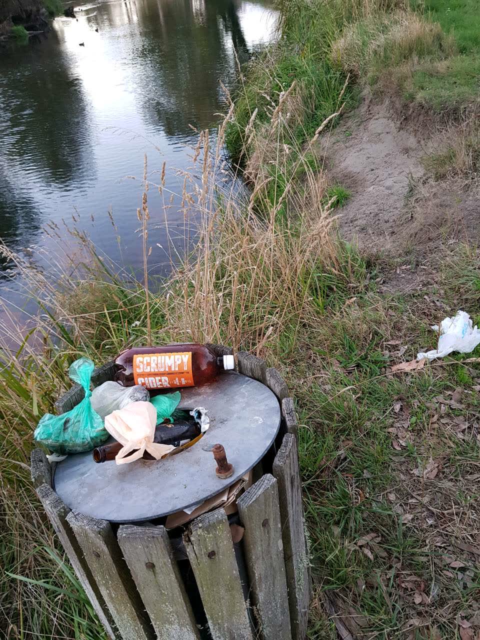 The photograph attached to this rubbish/recycling report