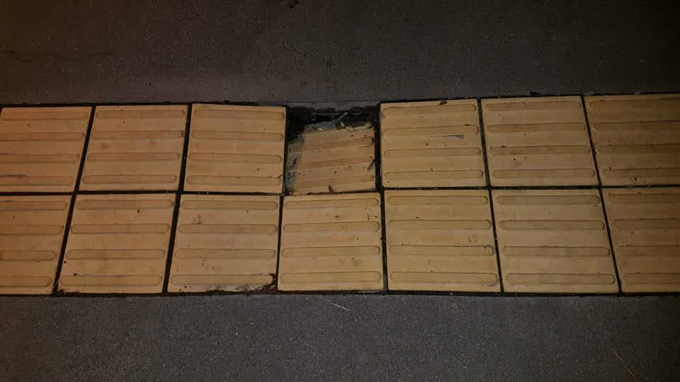 The photograph attached to this roading/streets report