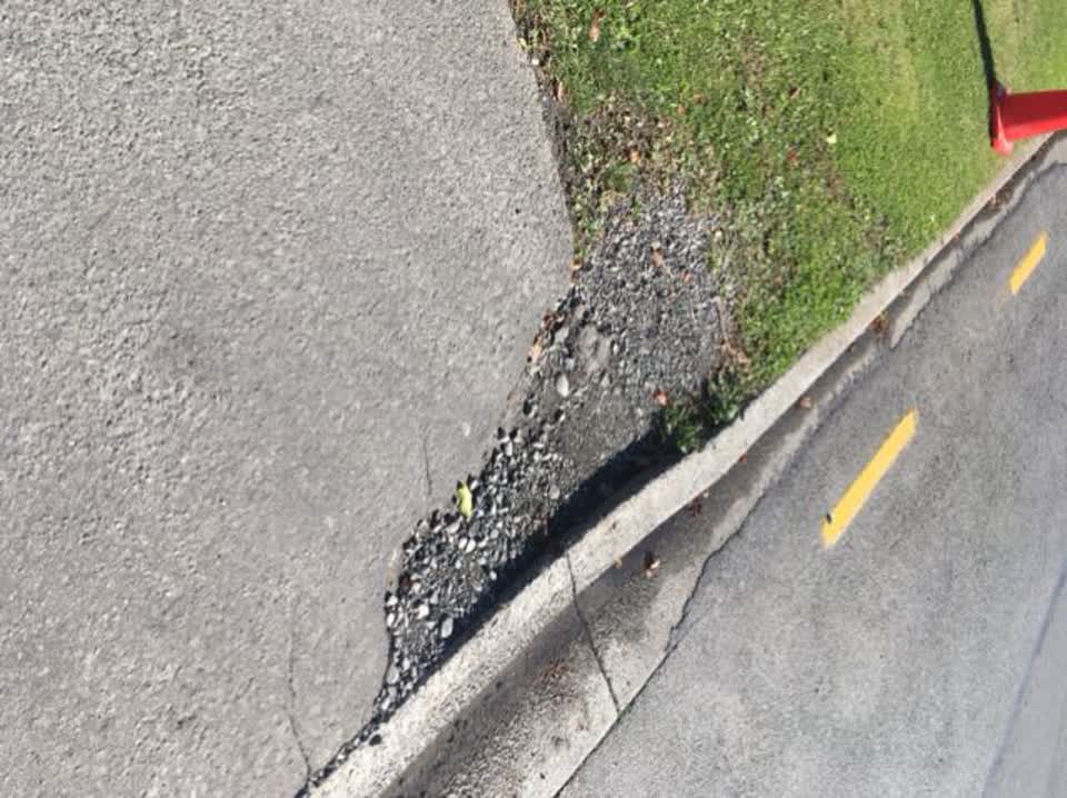 The photograph attached to this roading/streets report