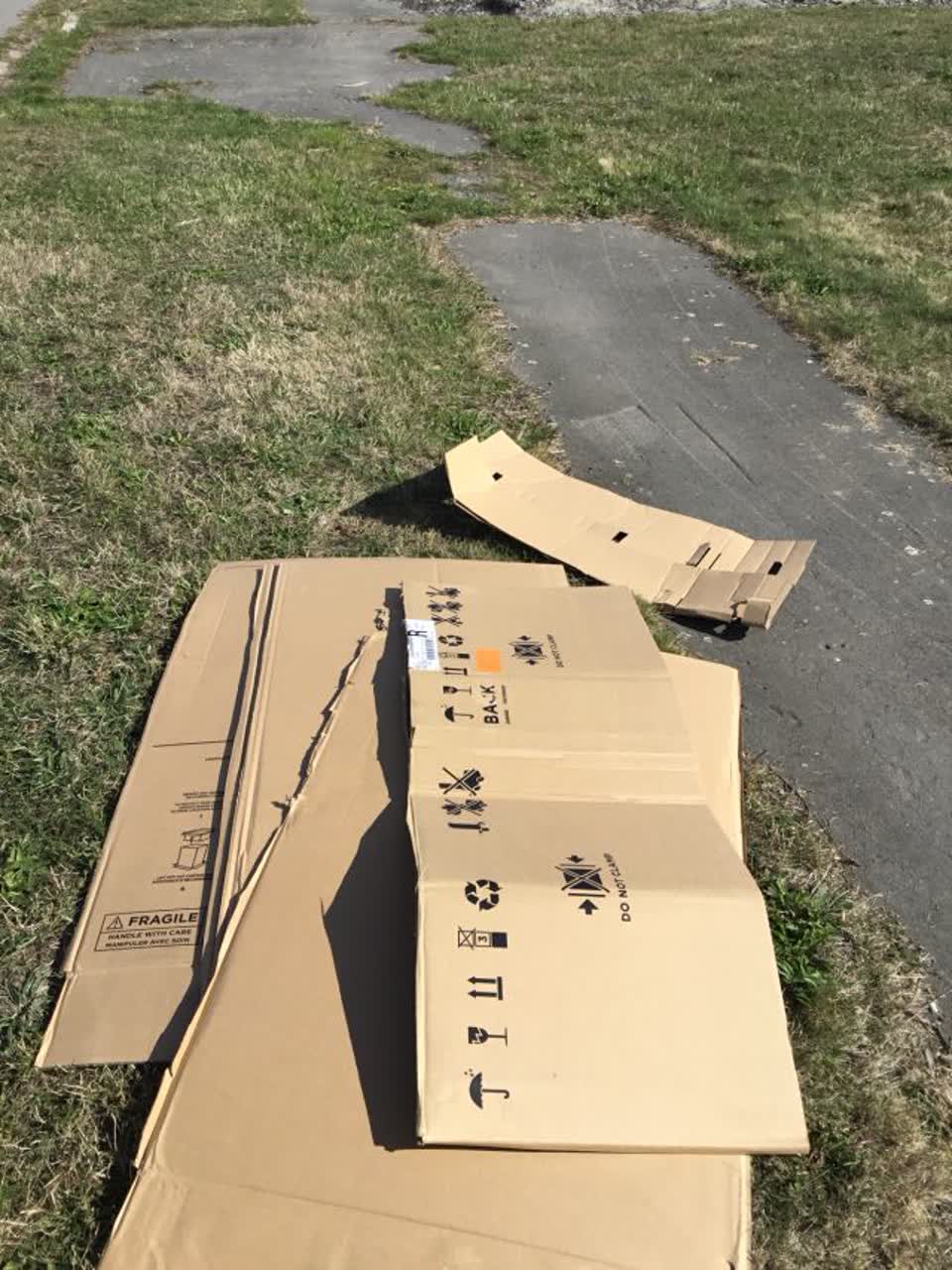 The photograph attached to this rubbish/recycling report