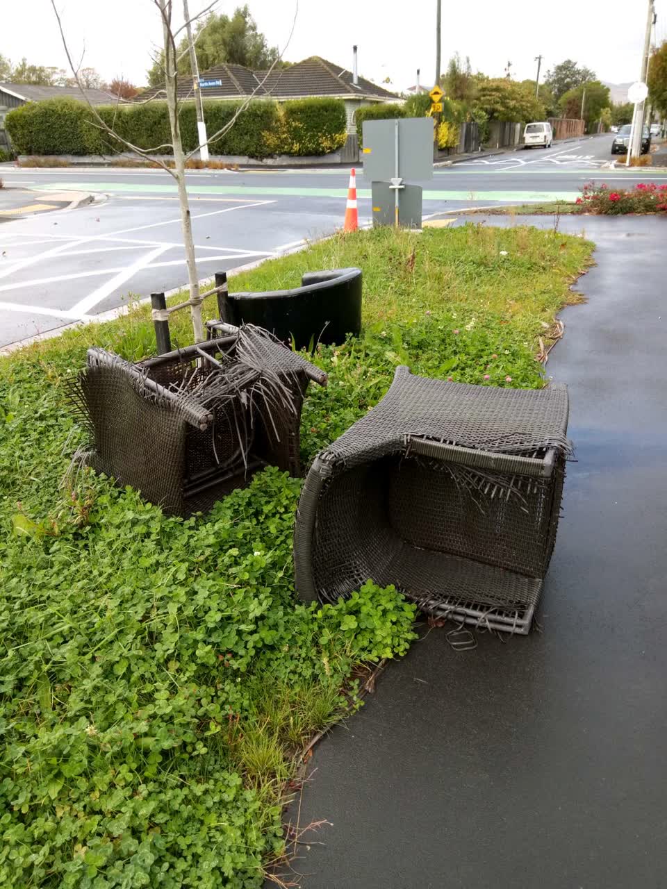 The photograph attached to this rubbish/recycling report
