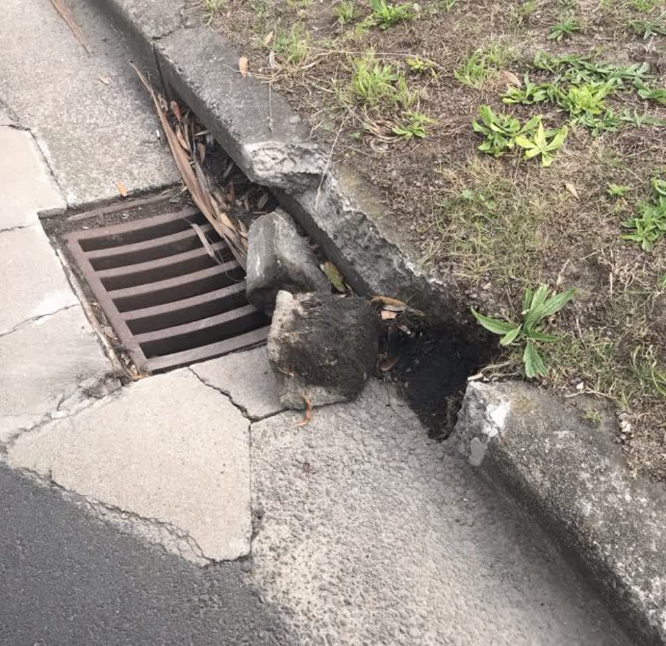 The photograph attached to this roading/streets report