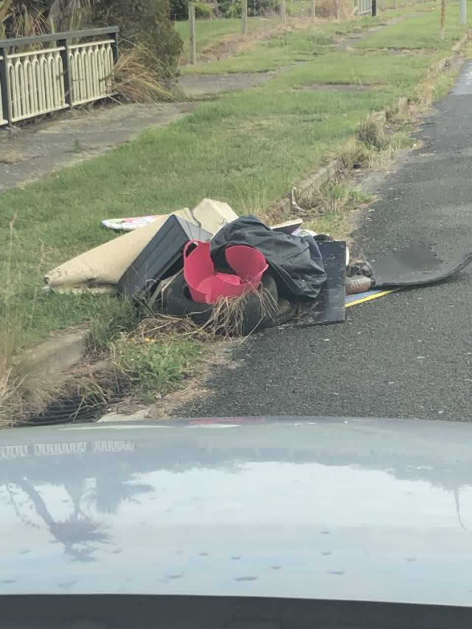 The photograph attached to this rubbish/recycling report