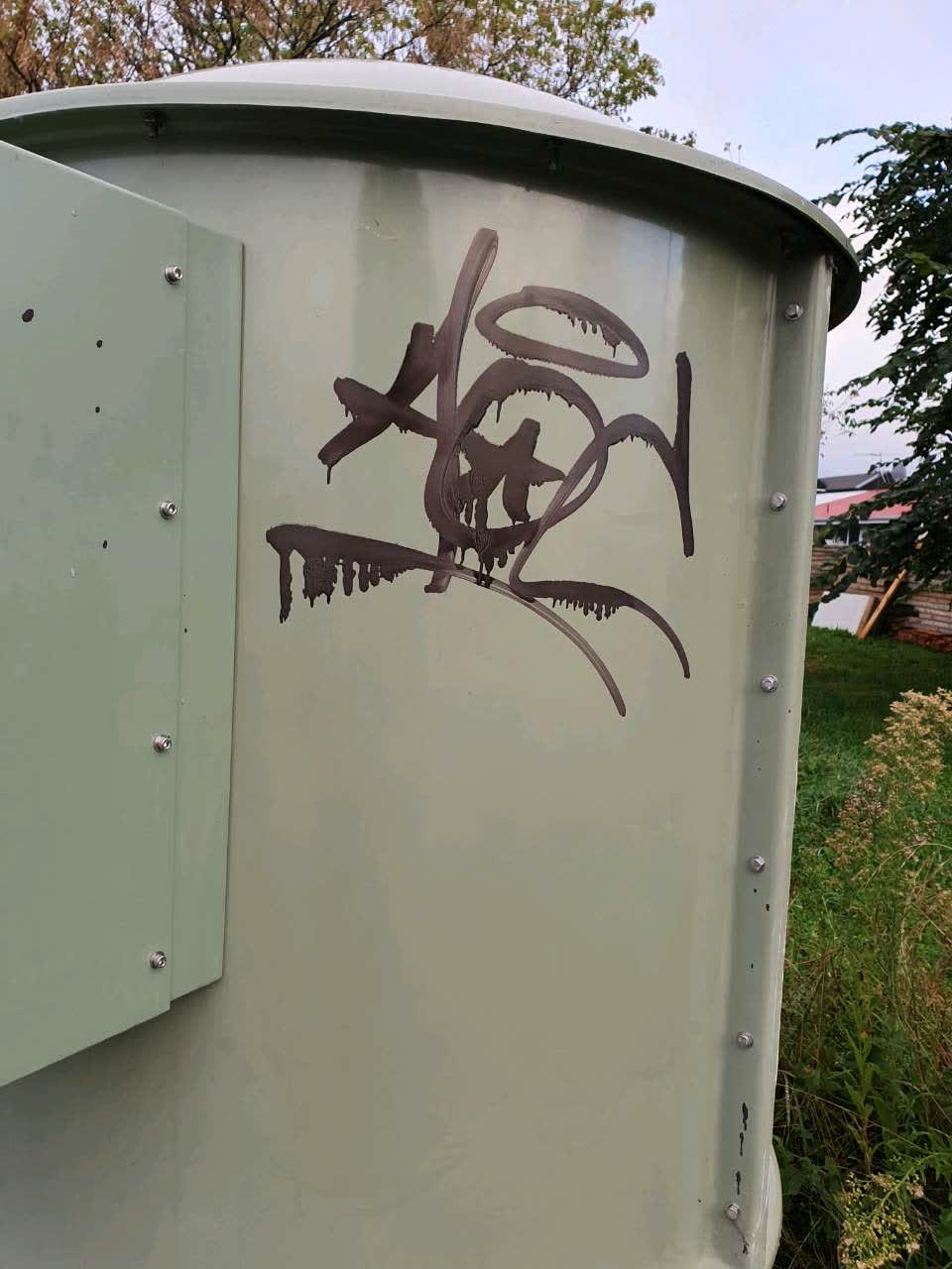 The photograph attached to this graffiti report