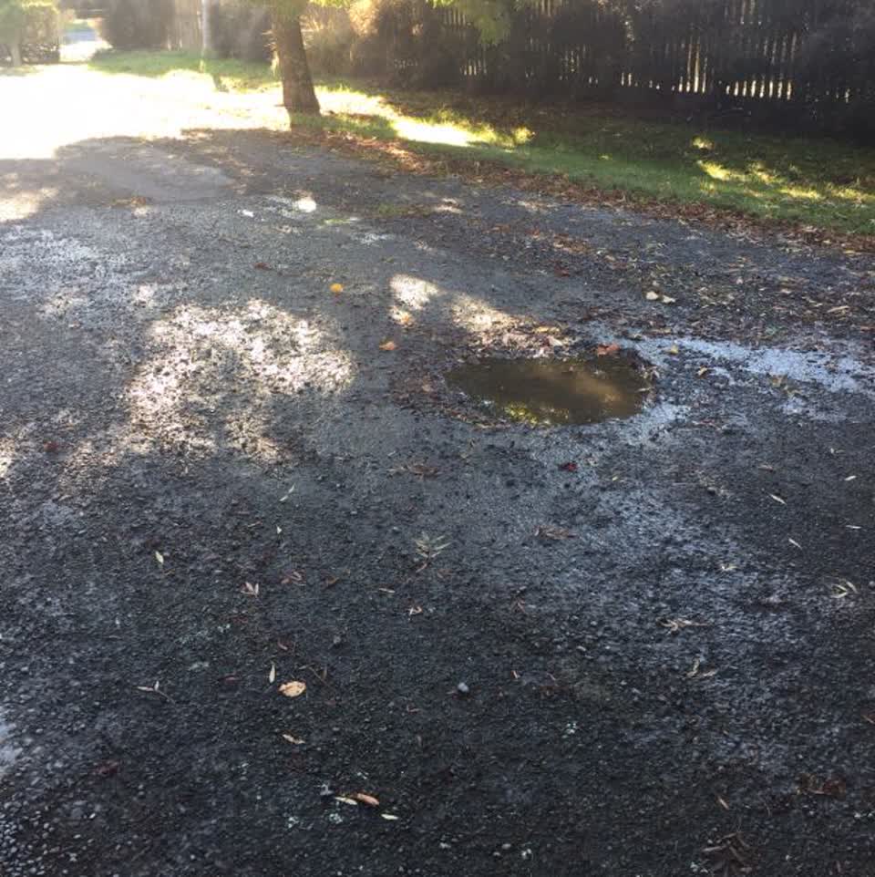 The photograph attached to this roading/streets report