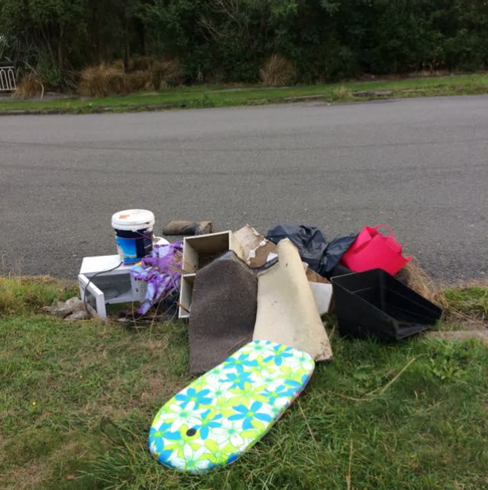 The photograph attached to this rubbish/recycling report