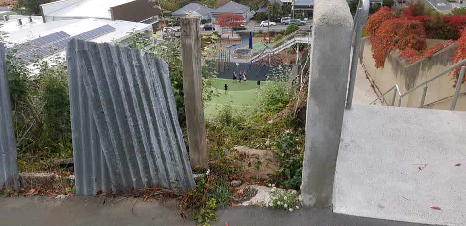 The photograph attached to this roading/streets report