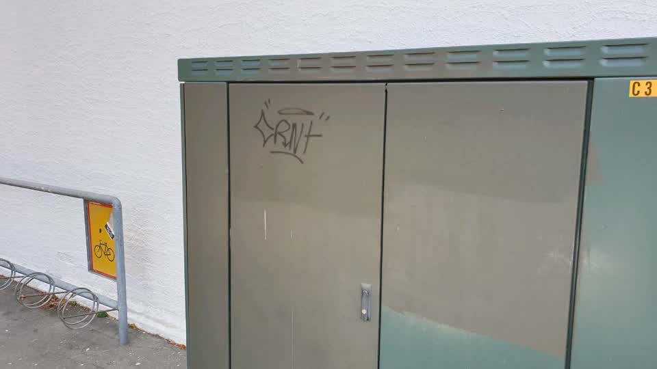 The photograph attached to this graffiti report