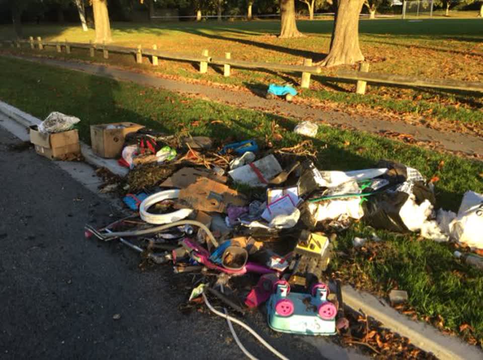 The photograph attached to this rubbish/recycling report