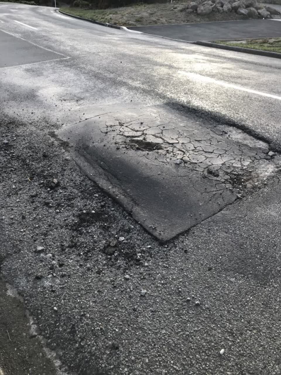 The photograph attached to this roading/streets report