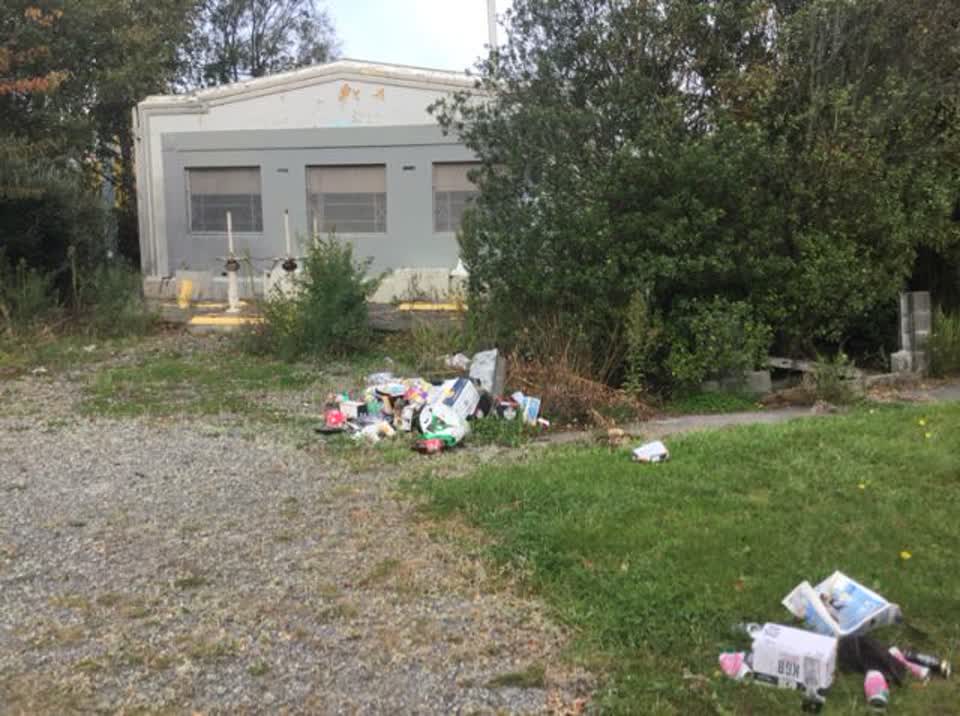 The photograph attached to this rubbish/recycling report
