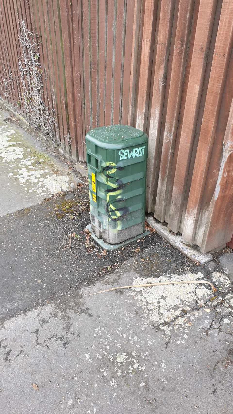 The photograph attached to this graffiti report