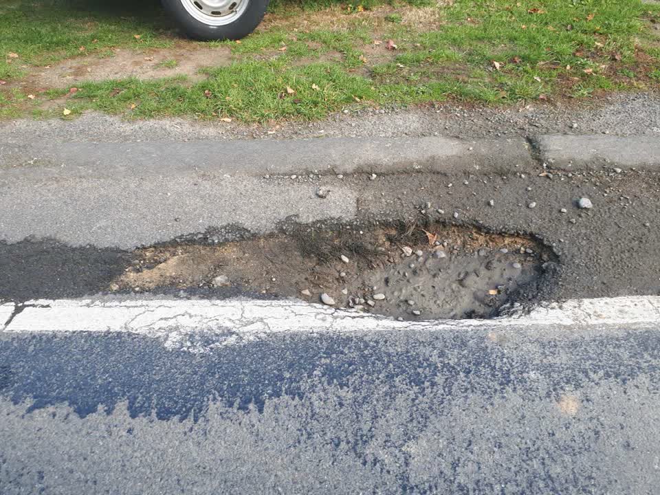The photograph attached to this roading/streets report