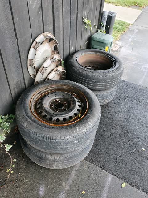 Rubbish/Recycling, a report photo