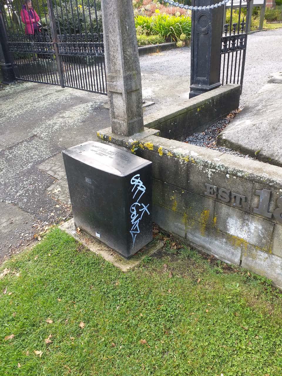 The photograph attached to this graffiti report