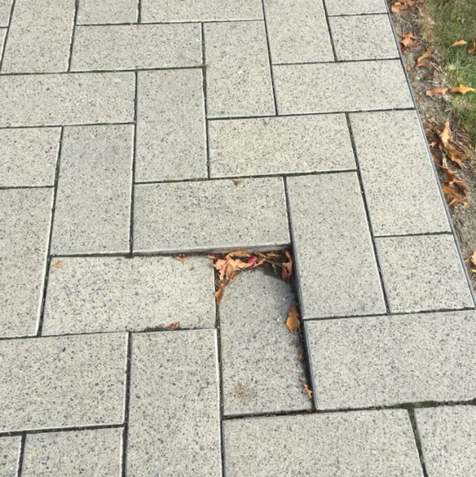 The photograph attached to this roading/streets report