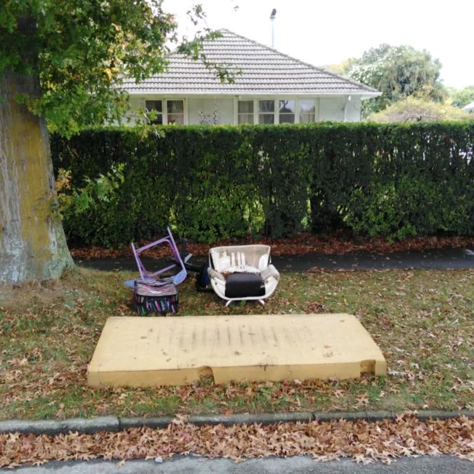 The photograph attached to this rubbish/recycling report