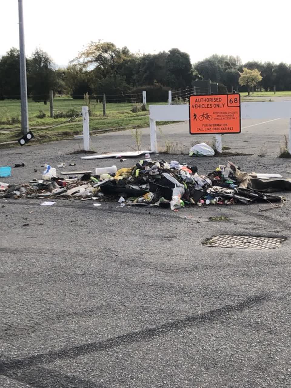 The photograph attached to this rubbish/recycling report