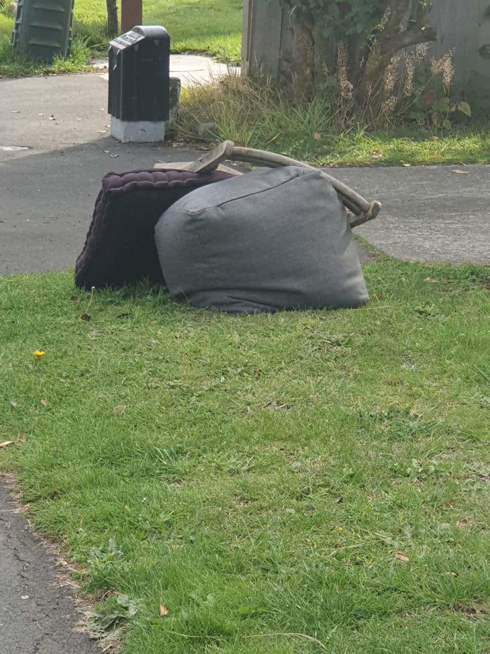 The photograph attached to this rubbish/recycling report