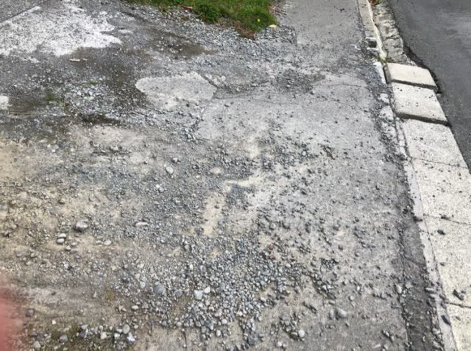 The photograph attached to this roading/streets report