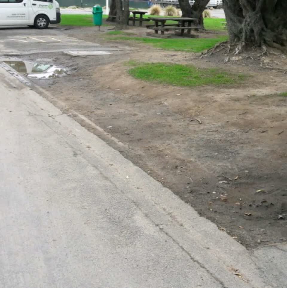 The photograph attached to this roading/streets report