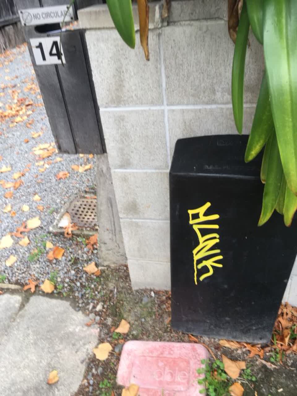 The photograph attached to this graffiti report