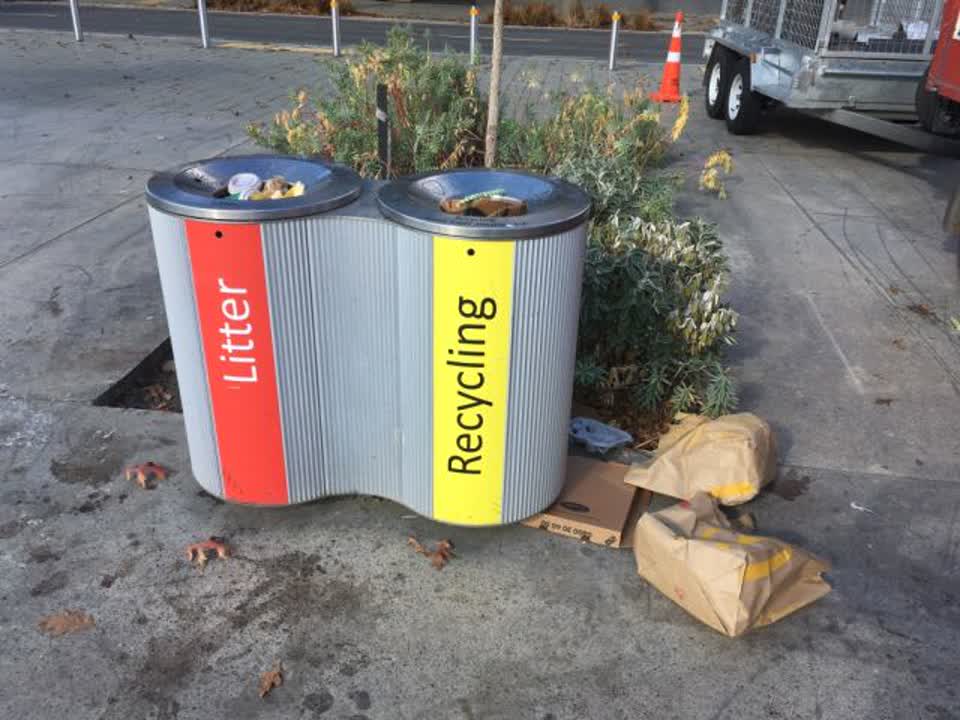 The photograph attached to this rubbish/recycling report