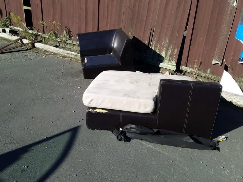 The photograph attached to this rubbish/recycling report