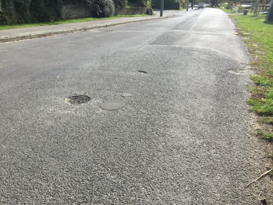 The photograph attached to this roading/streets report