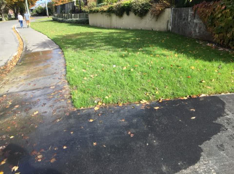 The photograph attached to this roading/streets report