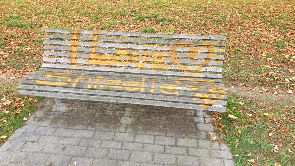 The photograph attached to this graffiti report