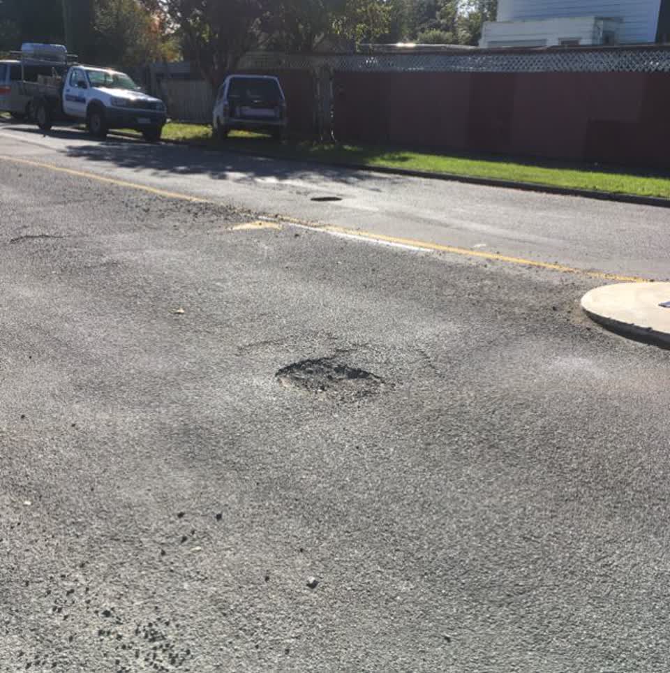 The photograph attached to this roading/streets report