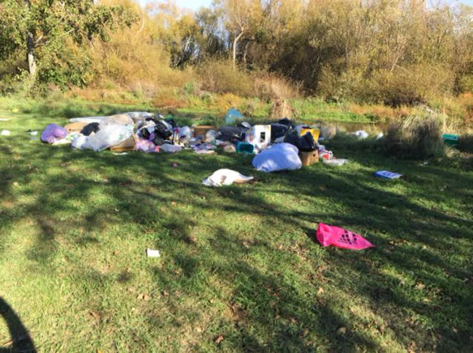 The photograph attached to this rubbish/recycling report