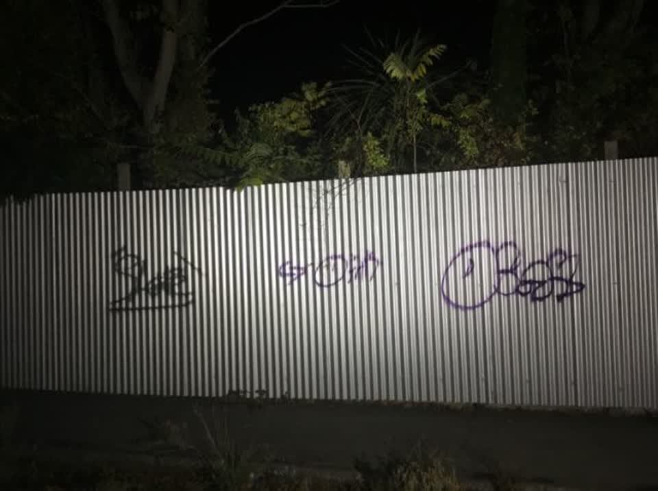 The photograph attached to this graffiti report