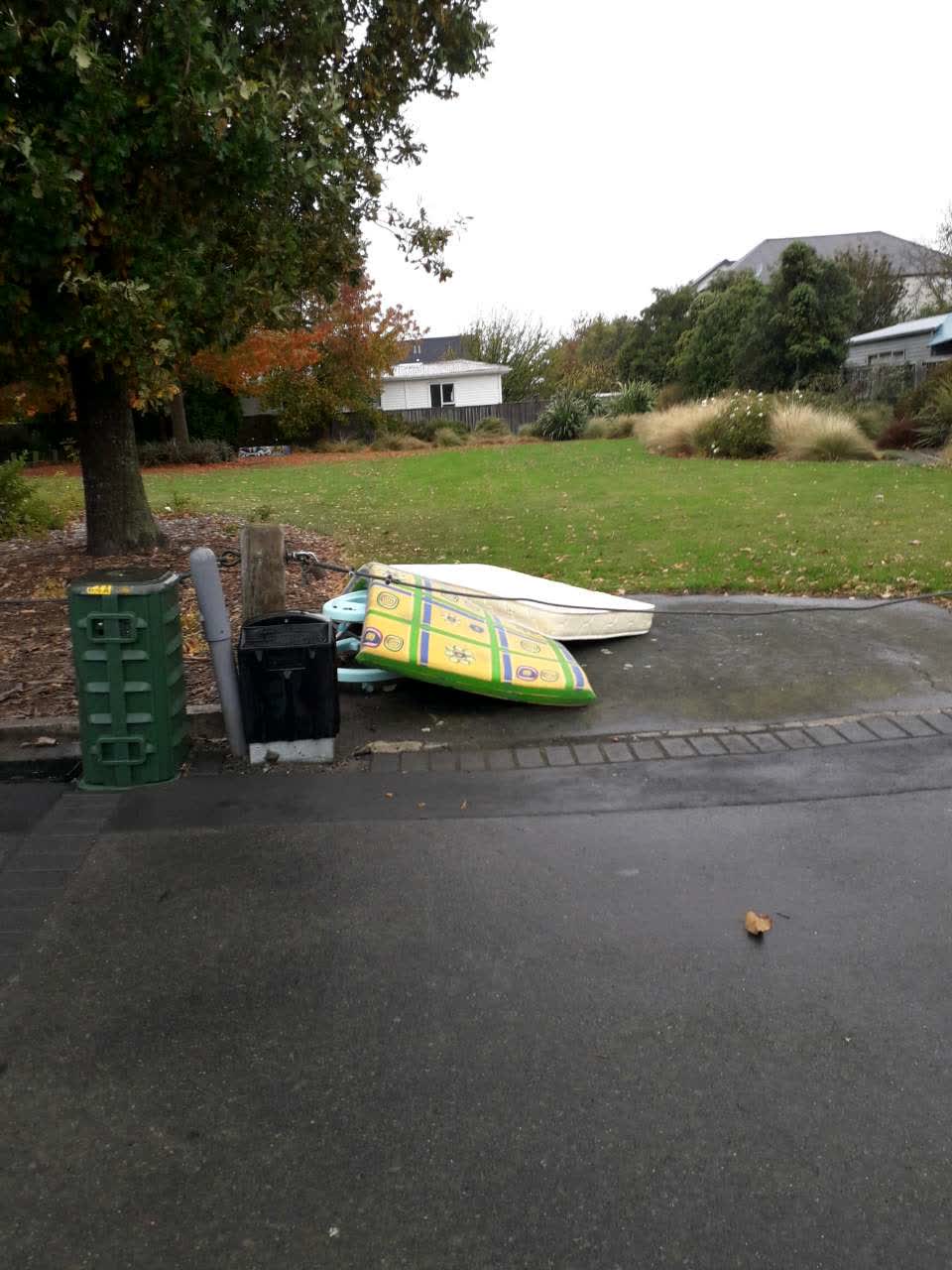 The photograph attached to this rubbish/recycling report