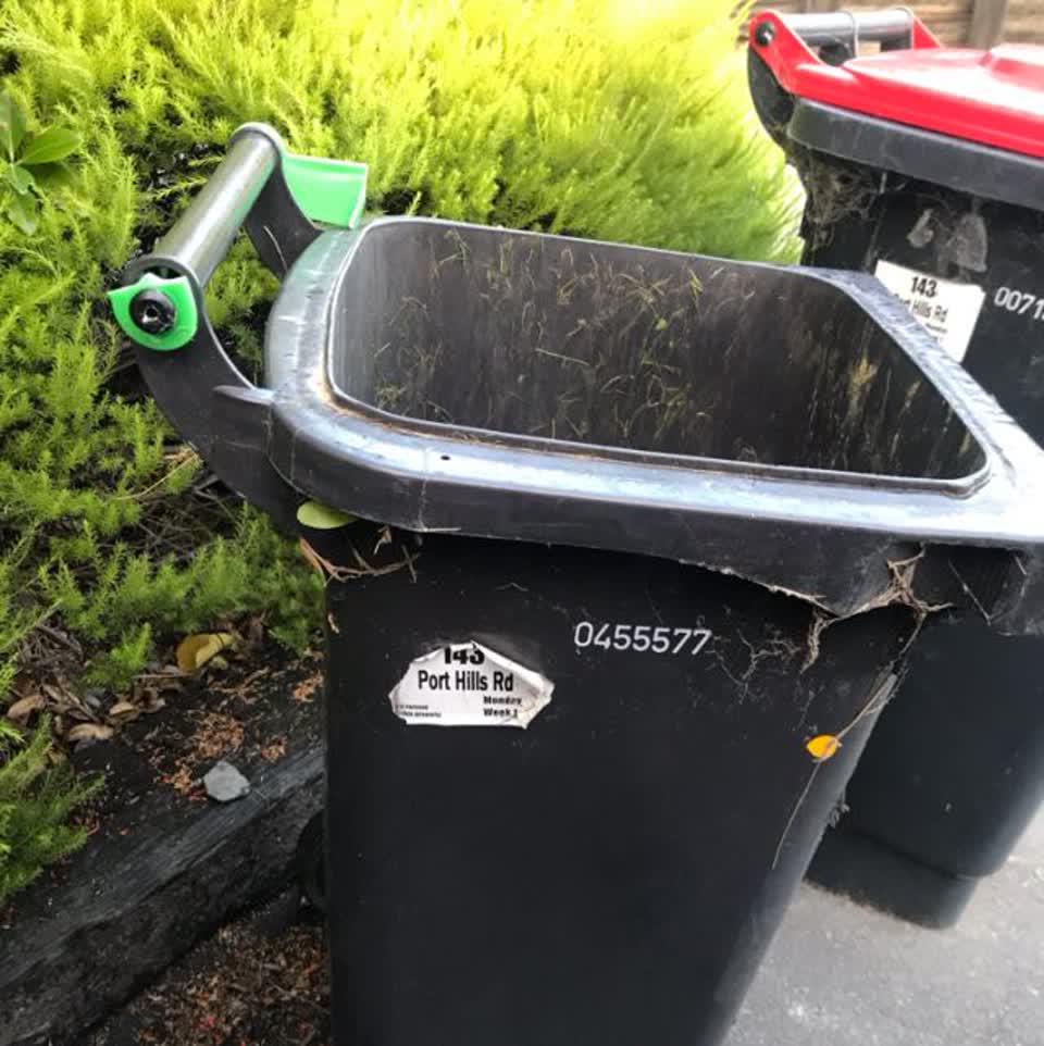 The photograph attached to this rubbish/recycling report