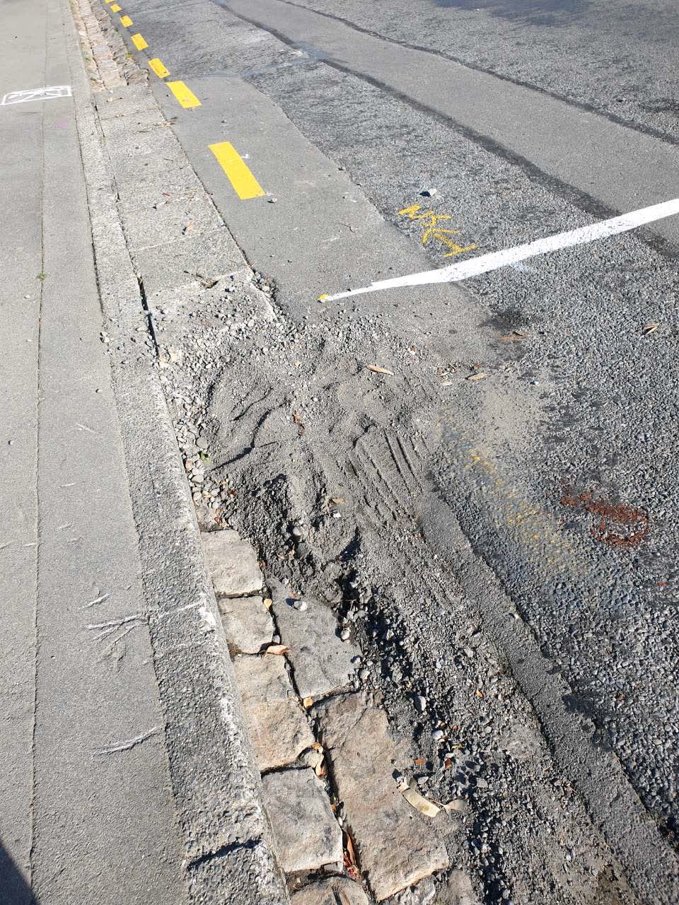 The photograph attached to this roading/streets report