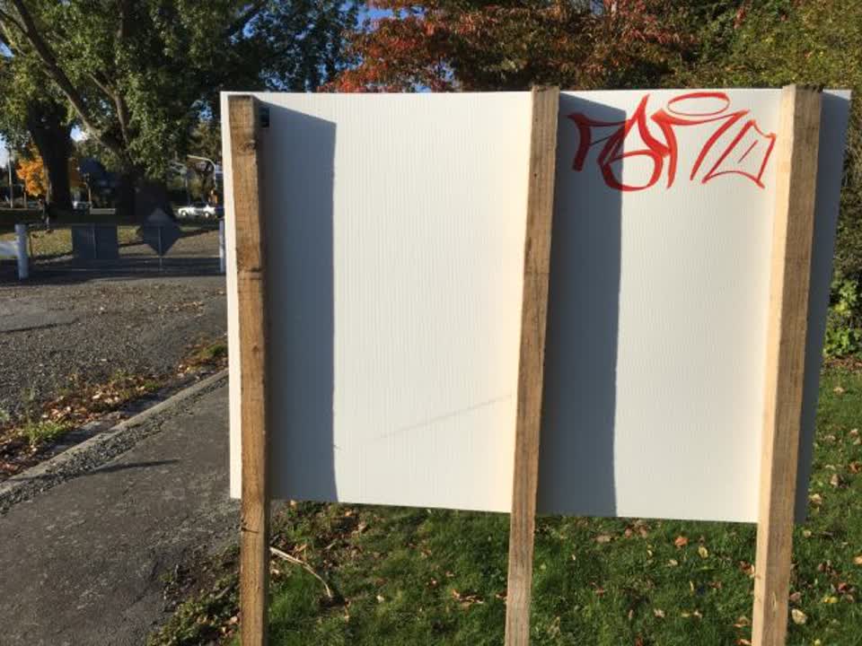 The photograph attached to this graffiti report