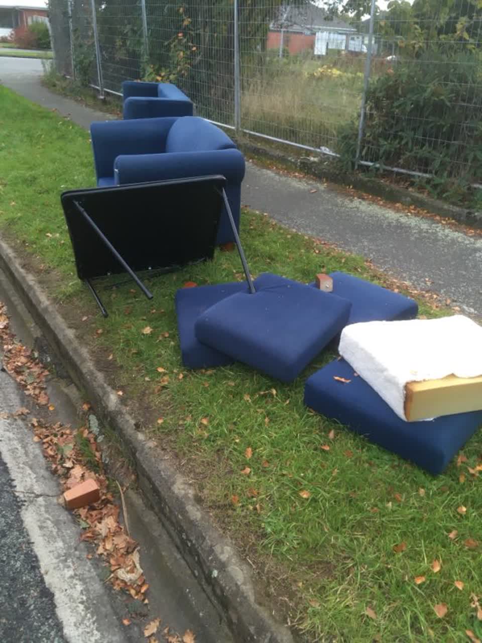 The photograph attached to this rubbish/recycling report